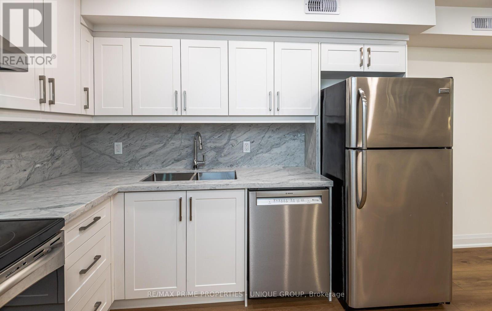 #3 45 Astoria Avenue, Toronto (Mount Dennis), Ontario, M6N2V6, Toronto (Mount Dennis), Ontario — photo 5 of 5