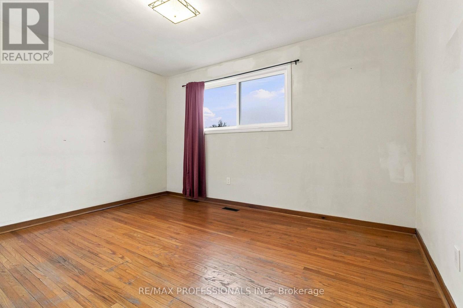 7449 PICKFAIR DRIVE - Image 17