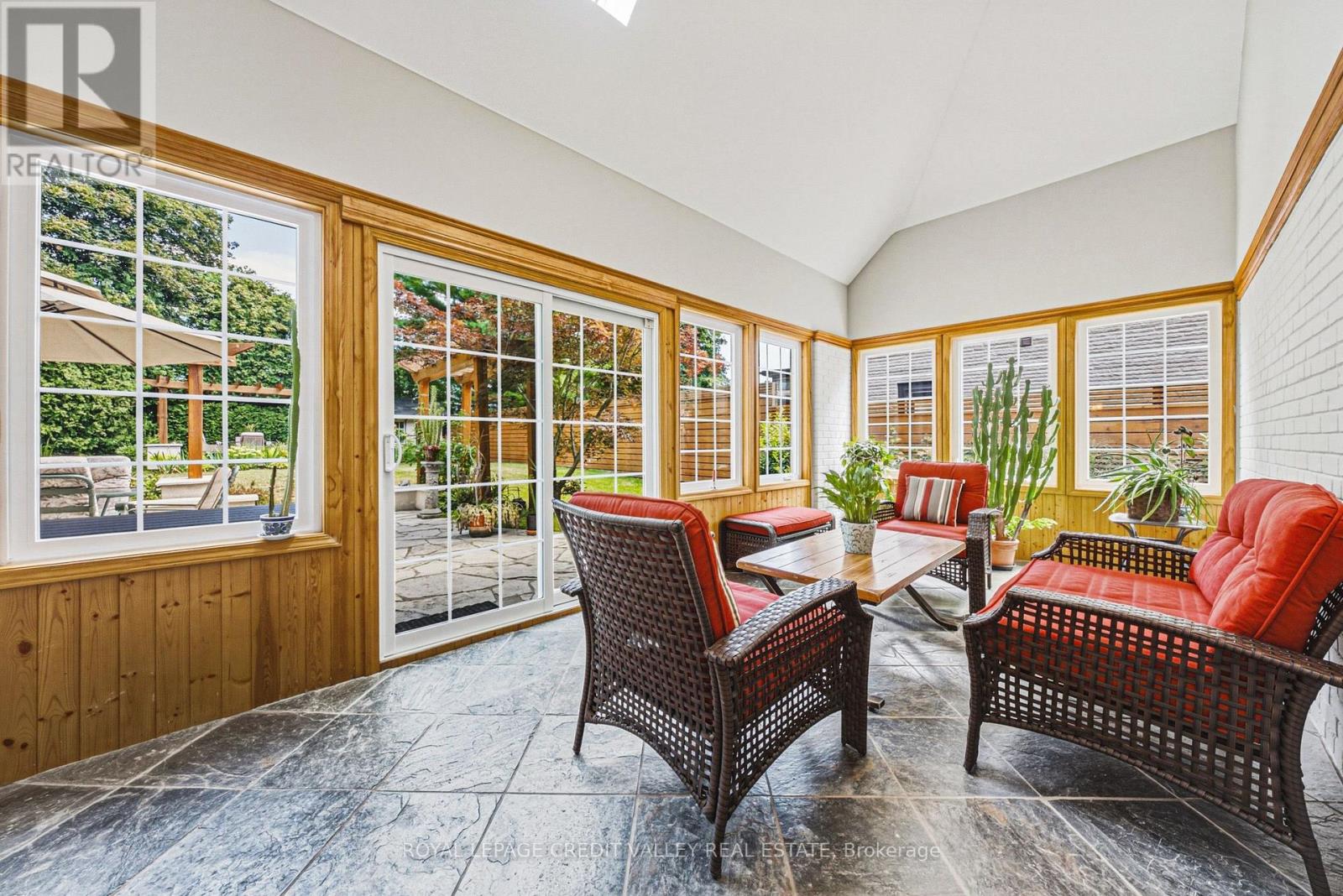 471 THE KINGSWAY - 10