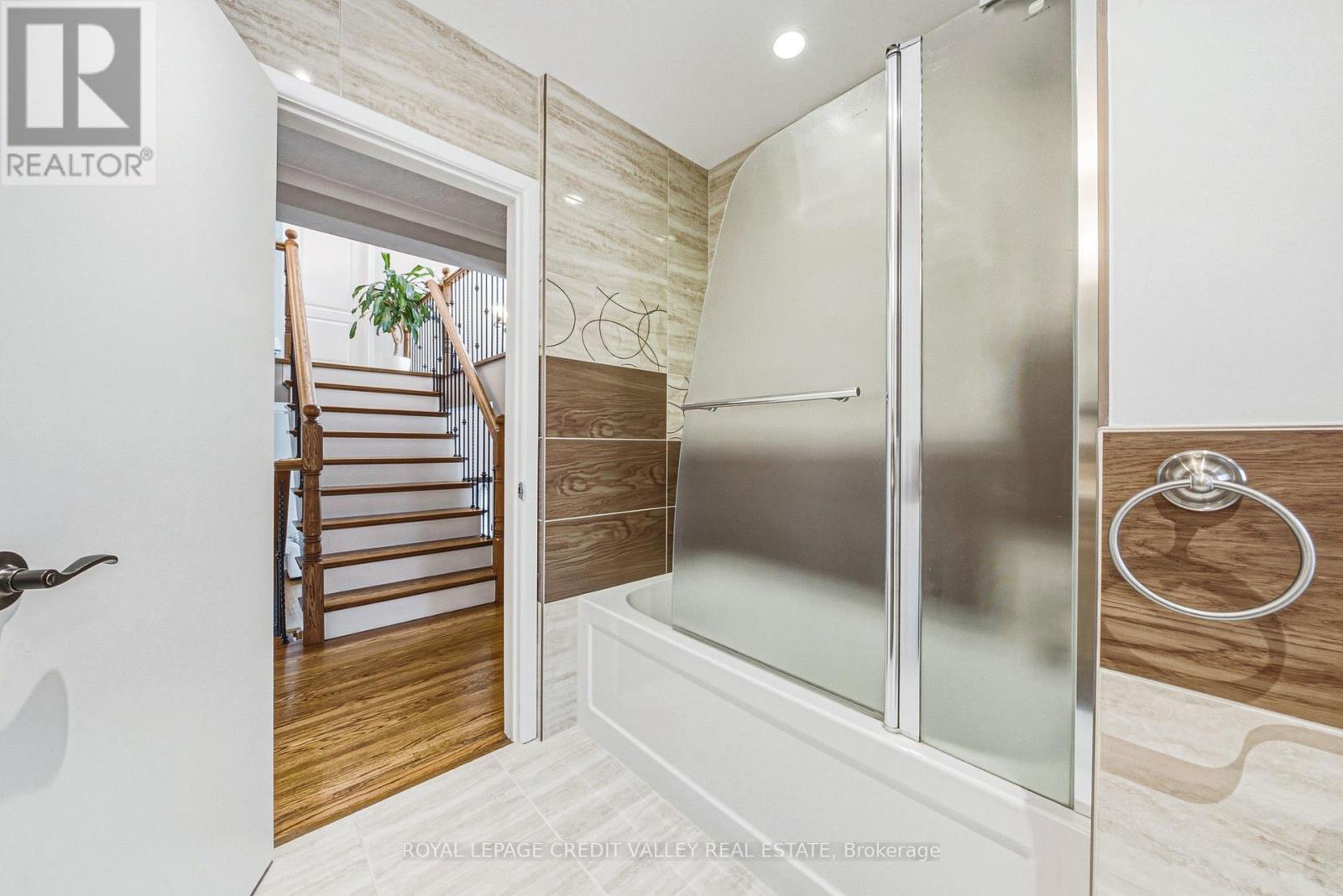 471 THE KINGSWAY - 20