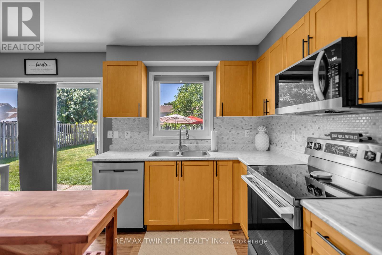 30 STOWE TERRACE - 12
