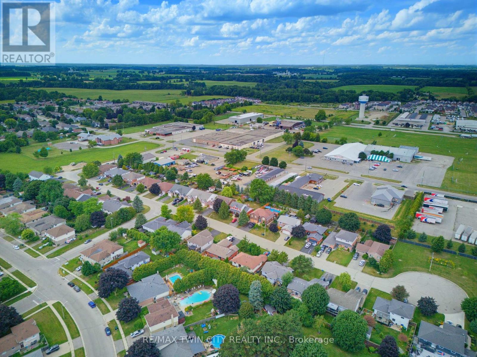 20 CLOVER COURT - Image 43