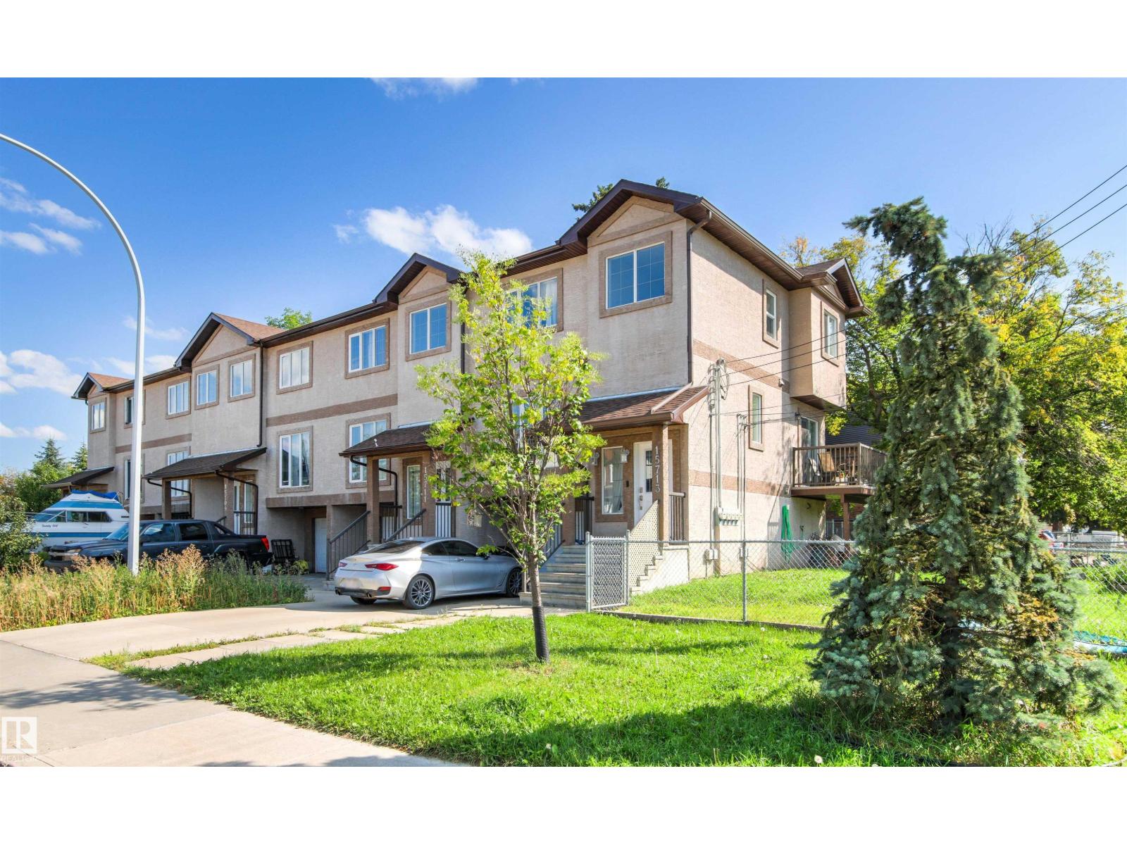 15713 102 AV NW - 3