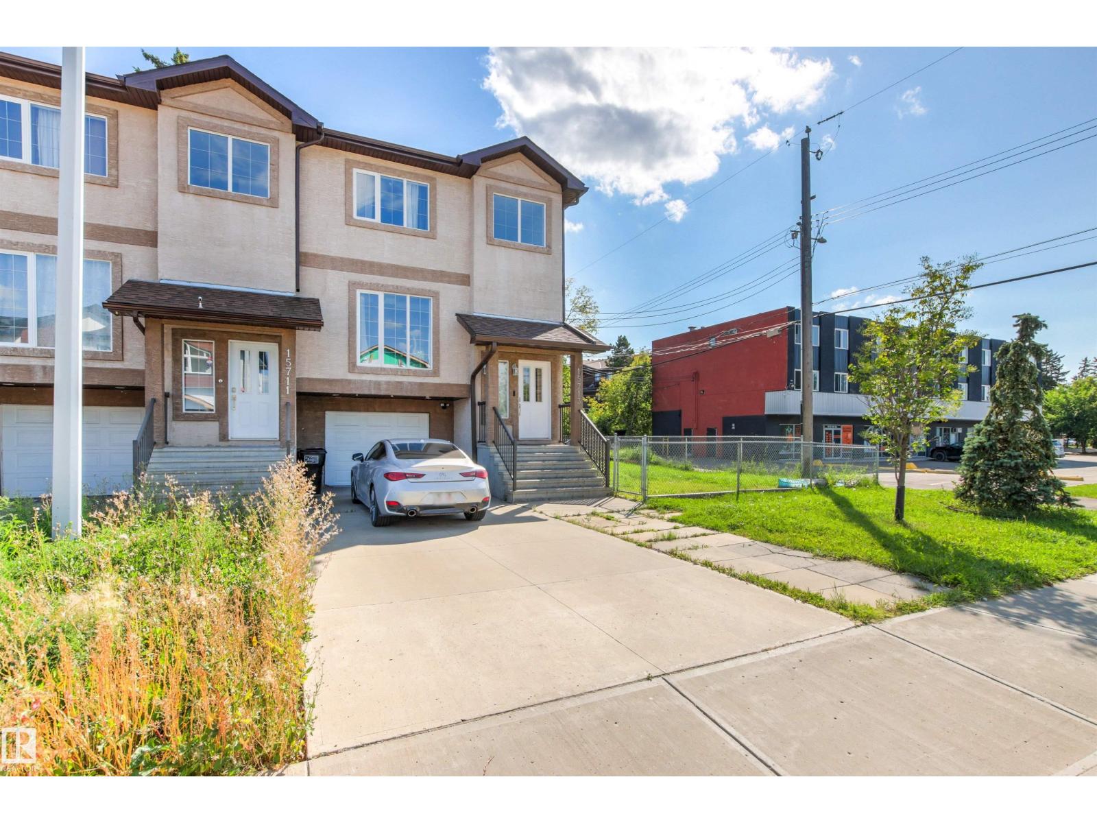 15713 102 AV NW - 2
