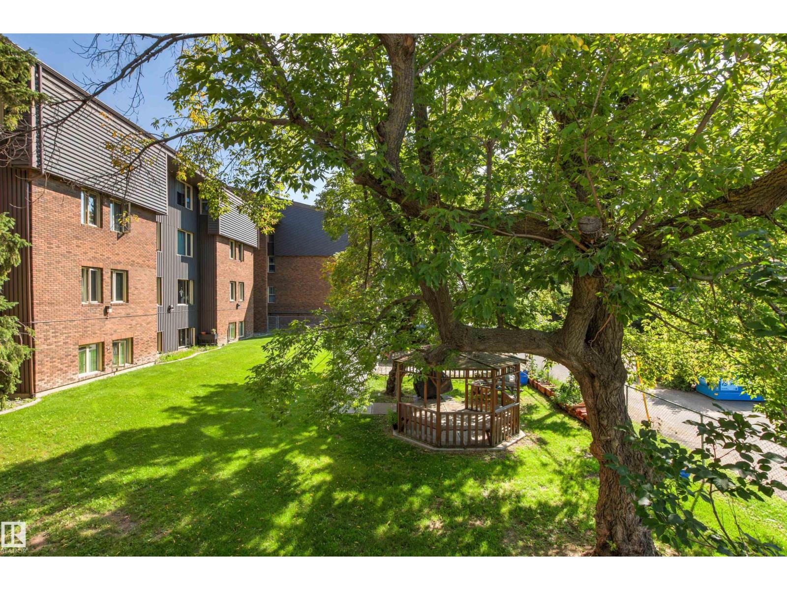 15713 102 AV NW - Image 38