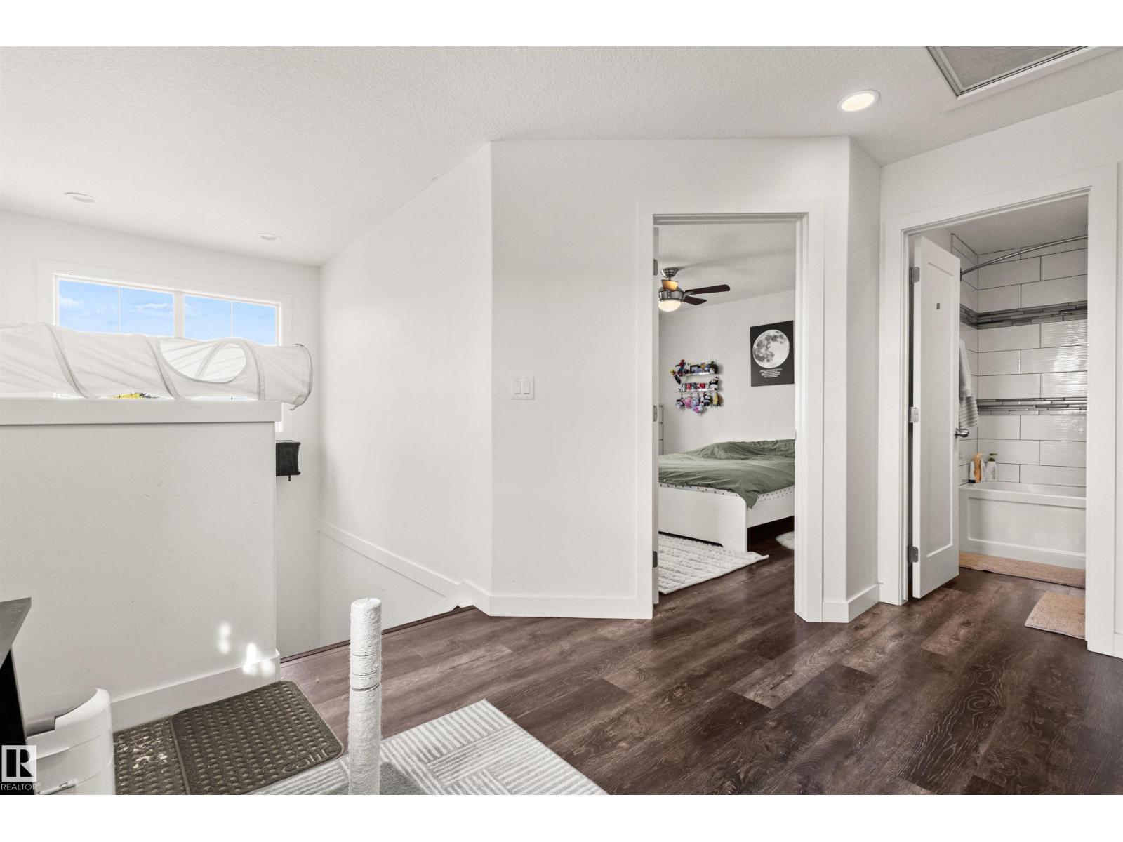 15713 102 AV NW - 23