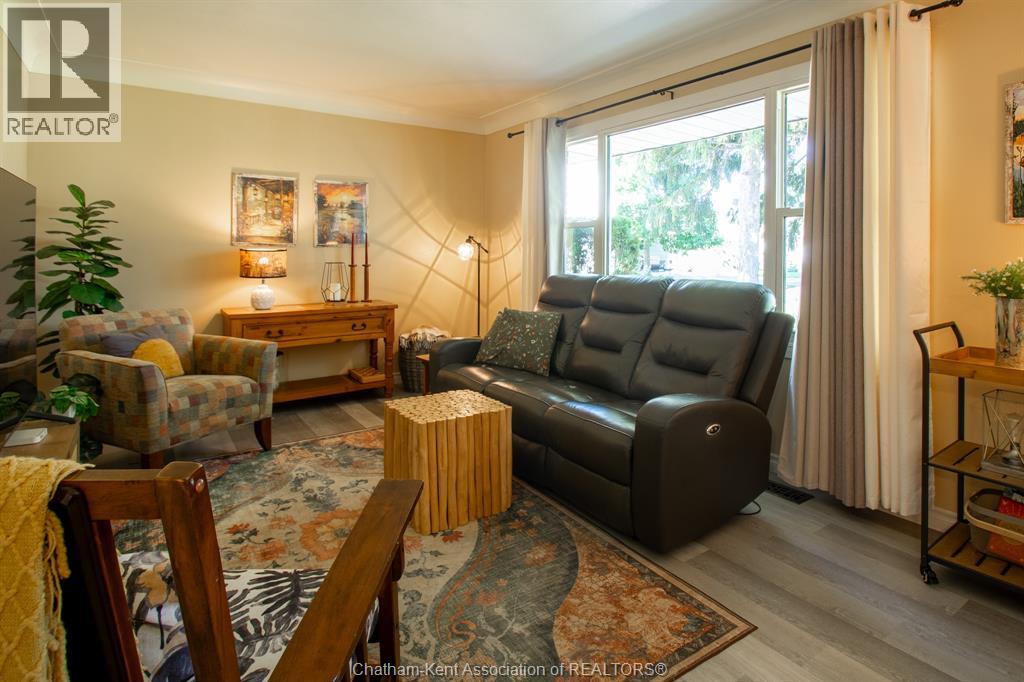 11 Oriole PARKWAY - 6