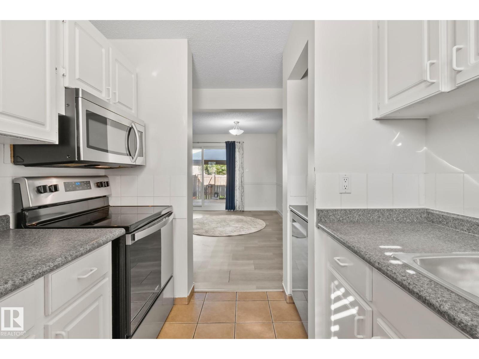 18337 66 AV NW - 11