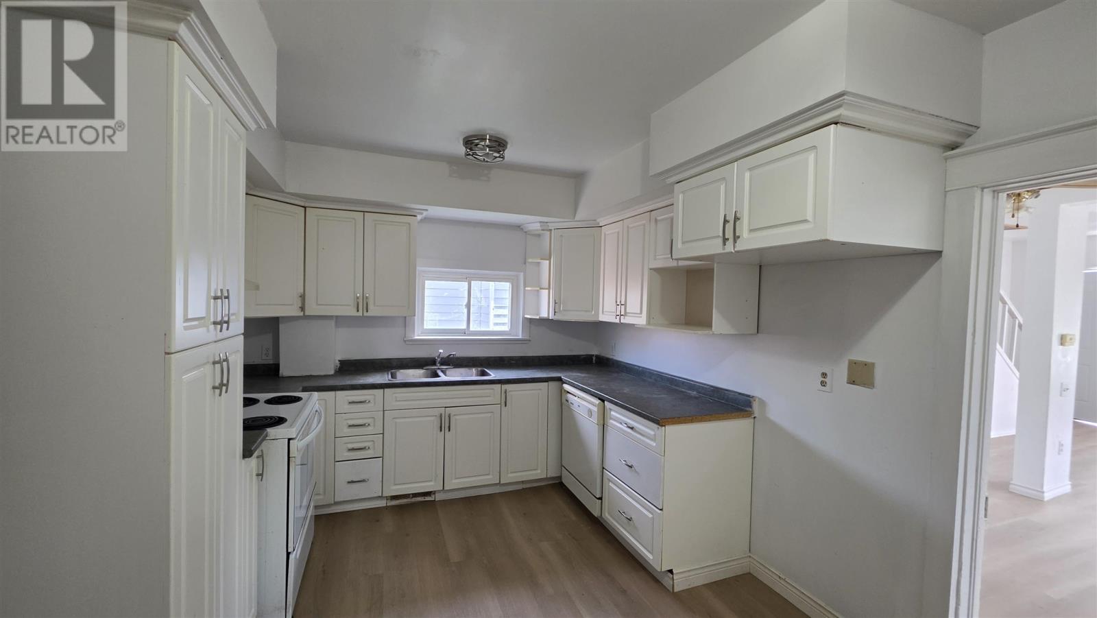 539 John ST - Image 7