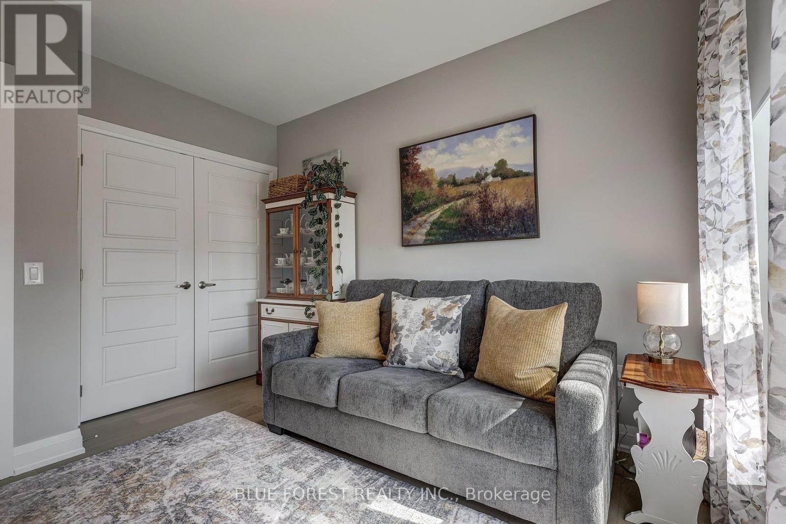 #105 1975 FOUNTAIN GRASS DRIVE - Image 32