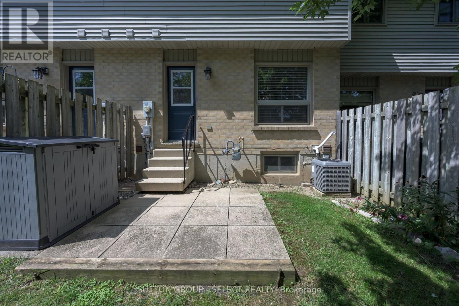 #8 925 LAWSON ROAD - Image 29