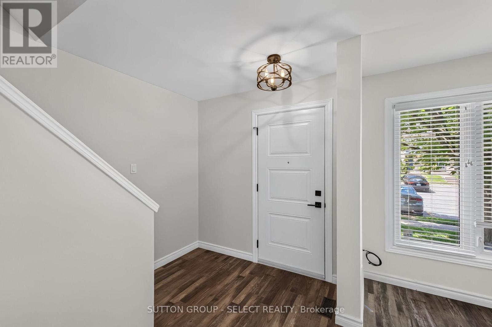 #8 925 LAWSON ROAD - Image 3