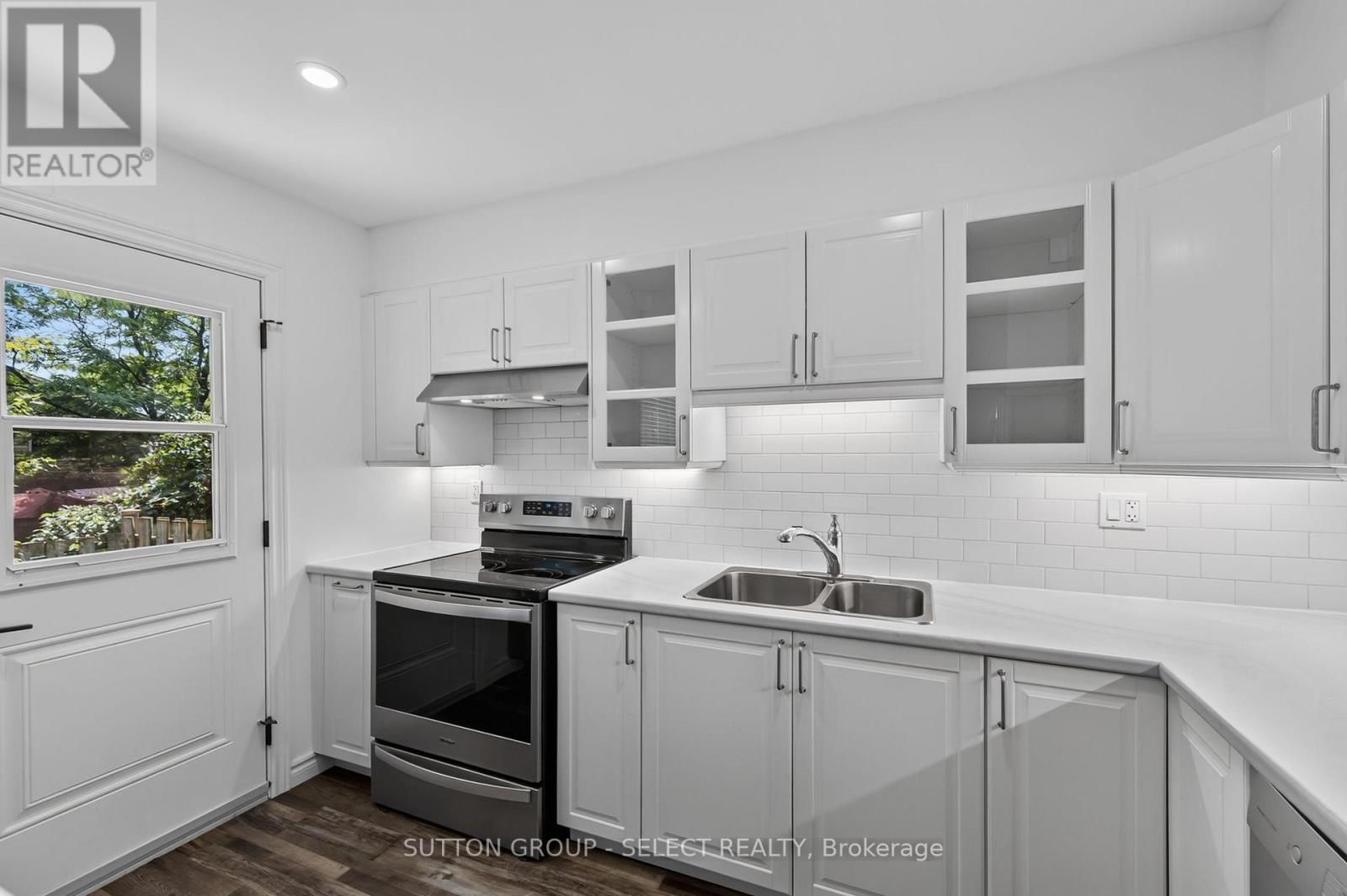 #8 925 LAWSON ROAD - Image 9