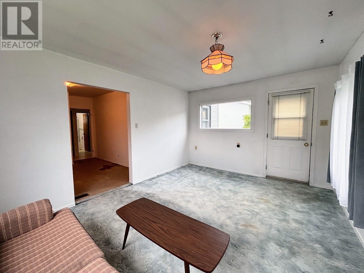 15 Falcon AVE - Image 14