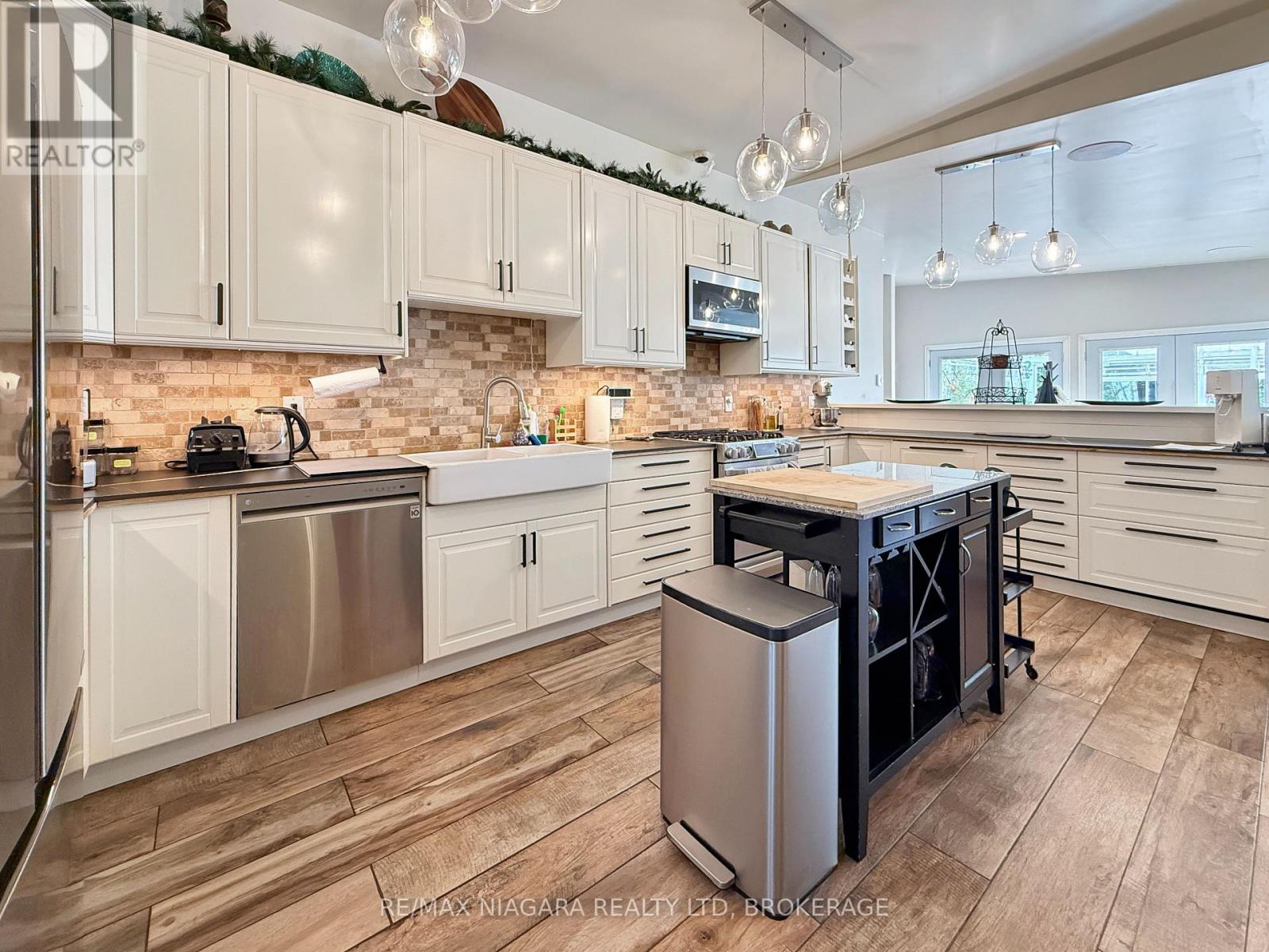 13693 NIAGARA RIVER PARKWAY - 32