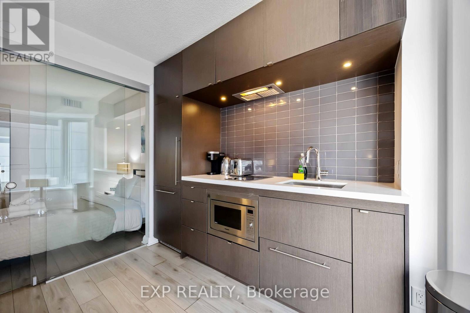 #1106 155 YORKVILLE AVENUE - 14