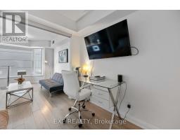 1106 - 155 Yorkville Avenue, Toronto, ON M5R1C4 Photo 6