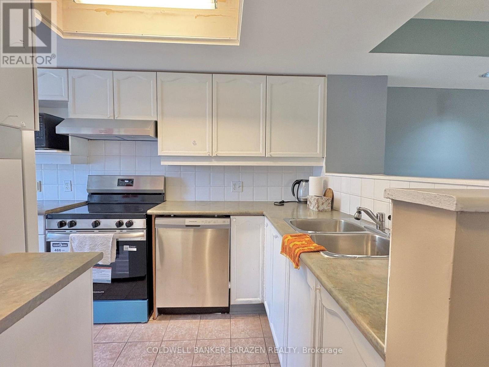 #F 112 CENTREPOINTE DRIVE - 11