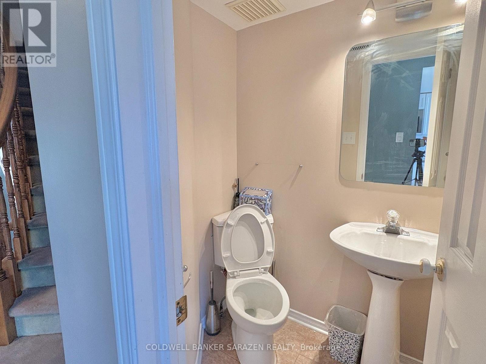 #F 112 CENTREPOINTE DRIVE - Image 15