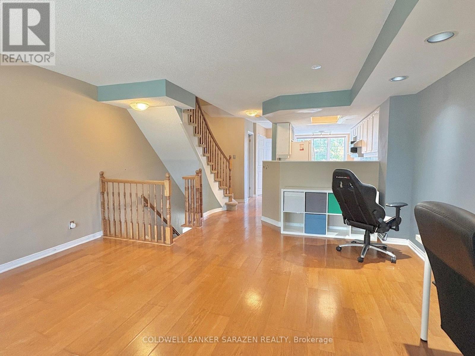 #F 112 CENTREPOINTE DRIVE - Image 6