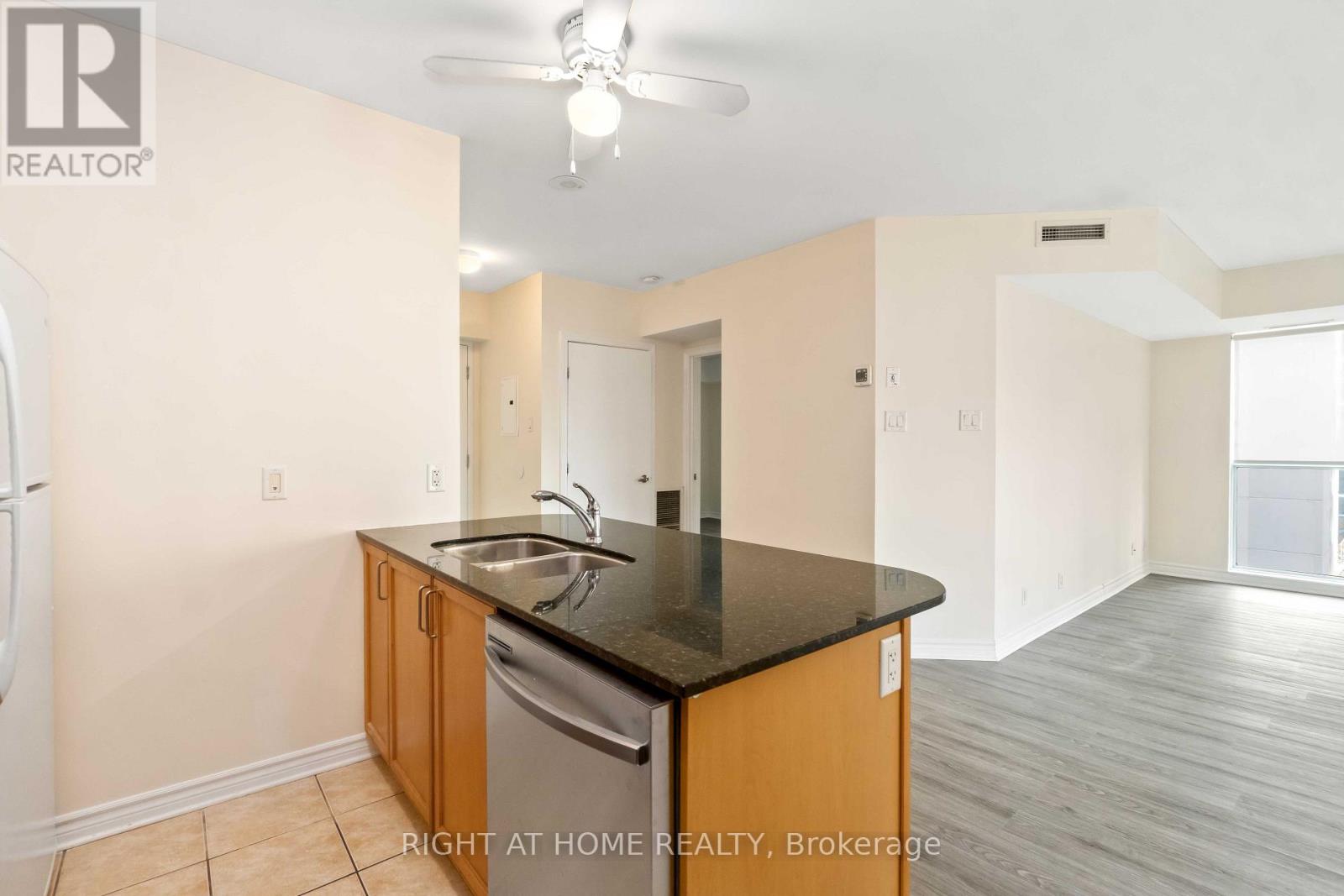 #701 445 LAURIER AVENUE W - 13