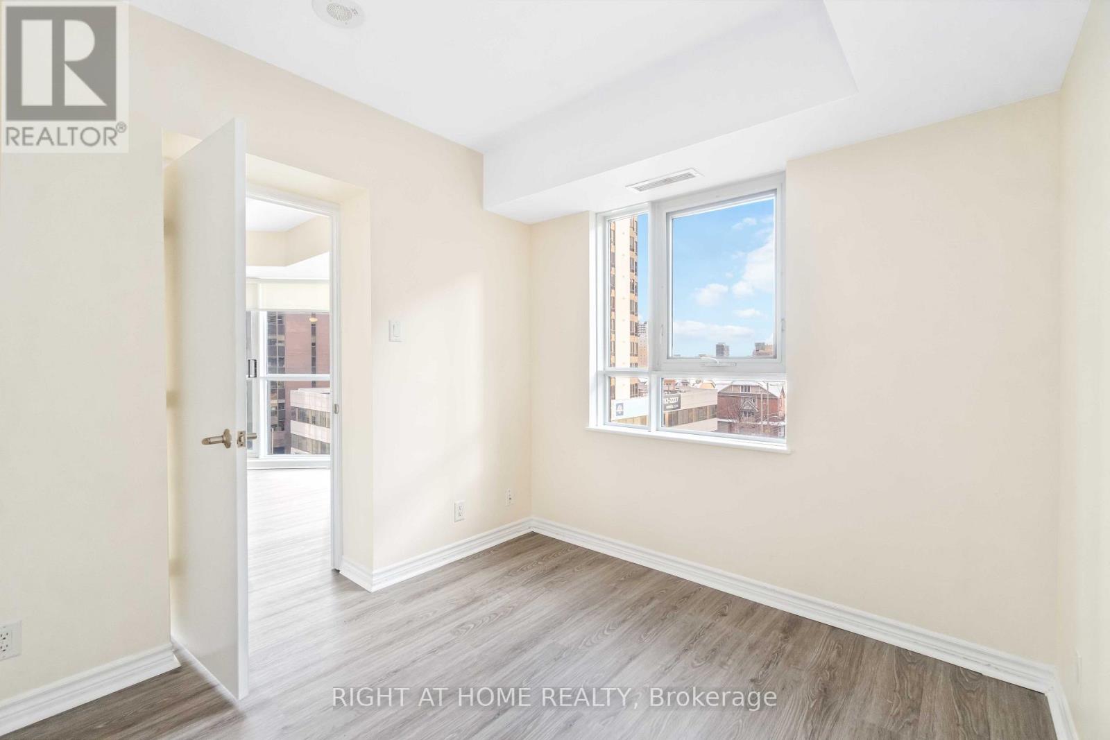 #701 445 LAURIER AVENUE W - 23