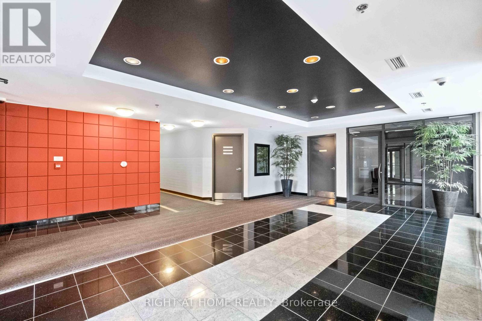 #701 445 LAURIER AVENUE W - 3