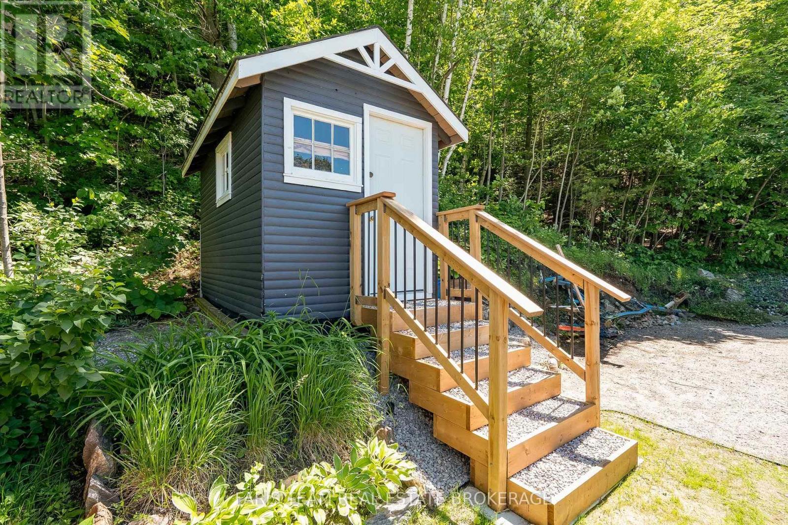 775 ONTARIO STREET - Image 31
