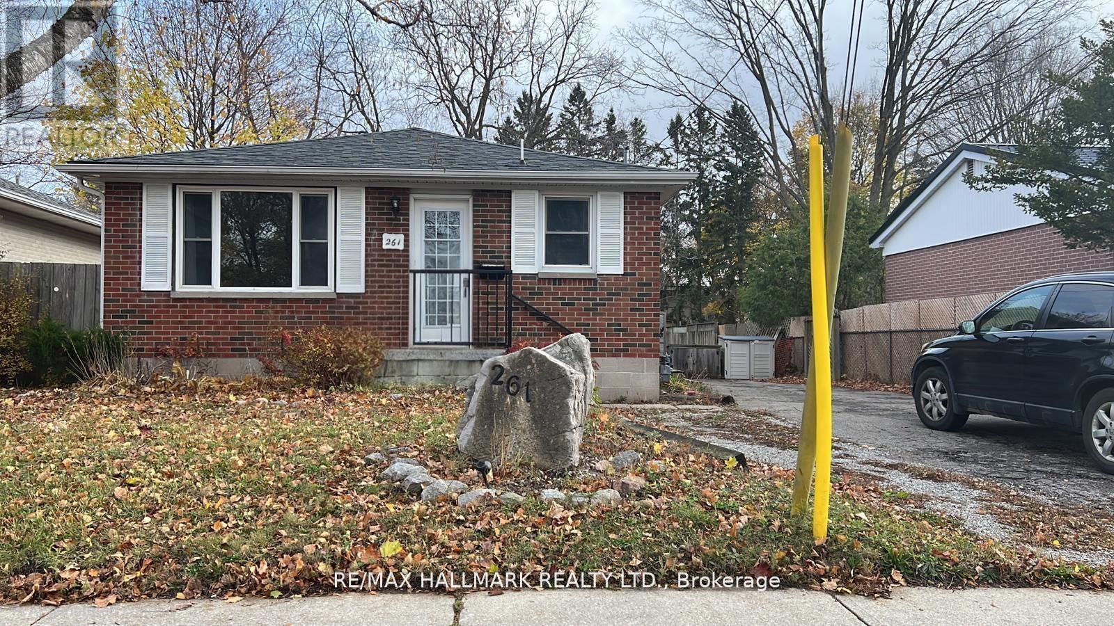 MAIN - 261 WELLINGTON STREET E