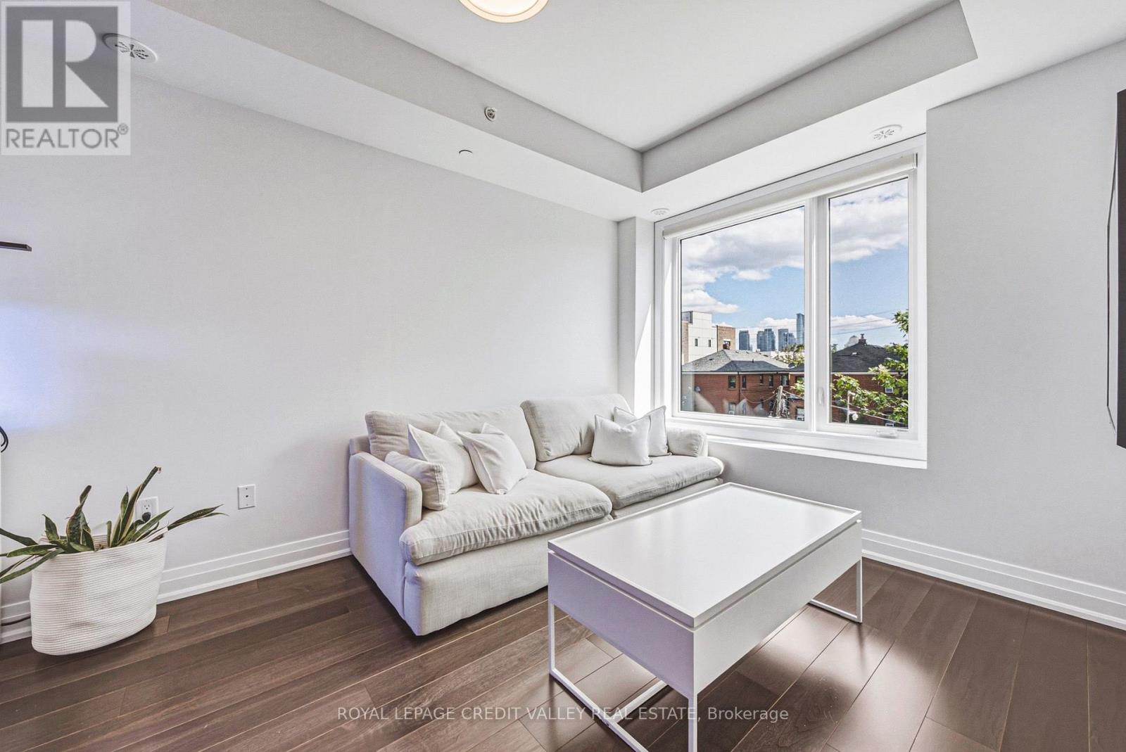 #505 10 DRUMMOND STREET - 11