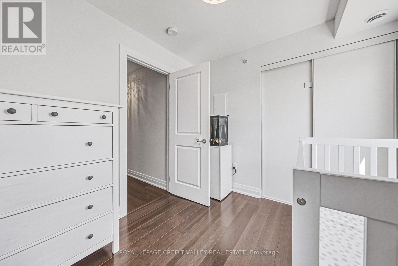 #505 10 DRUMMOND STREET - 24