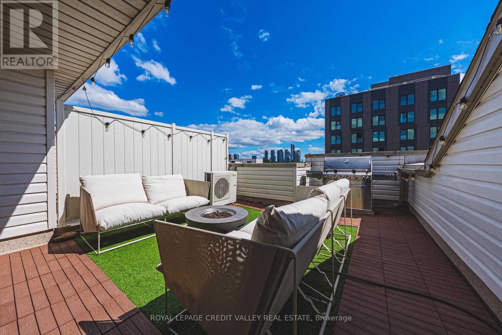 #505 10 DRUMMOND STREET - 25