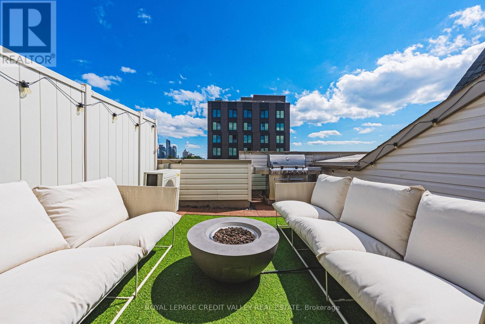 #505 10 DRUMMOND STREET - Image 26