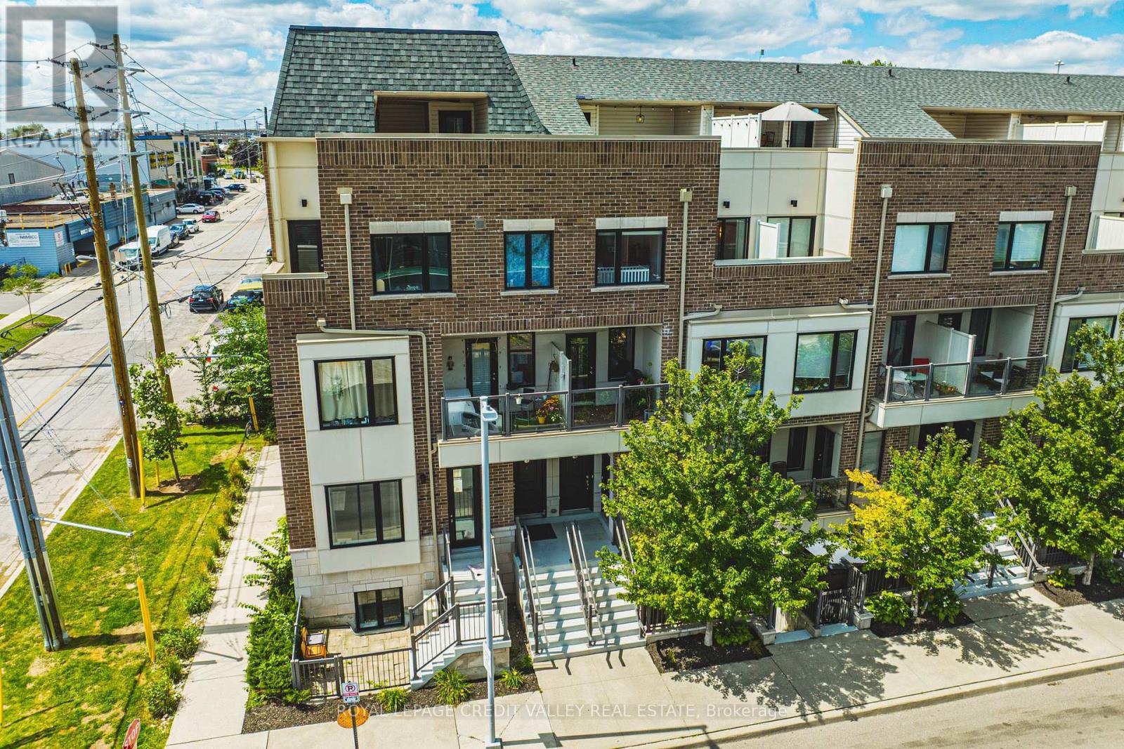 #505 10 DRUMMOND STREET - 3