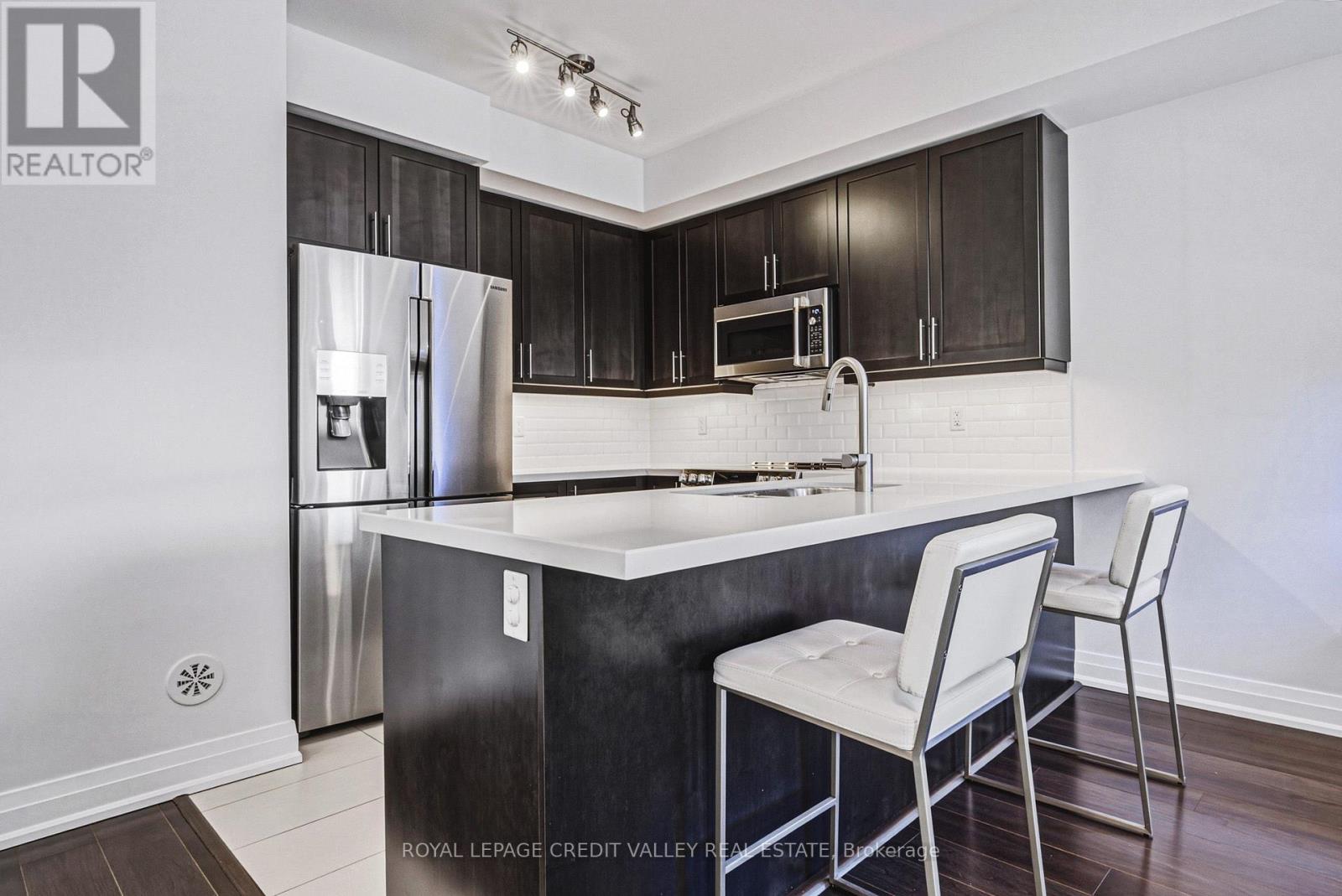 #505 10 DRUMMOND STREET - 6
