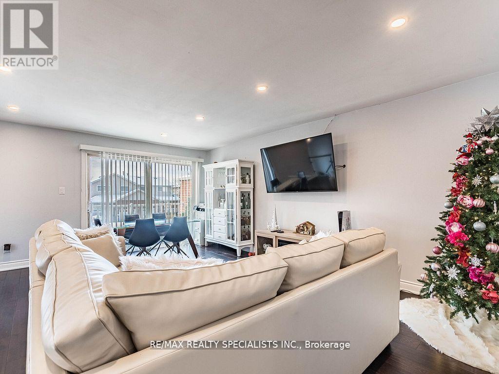 18 ASHFORD COURT - 10