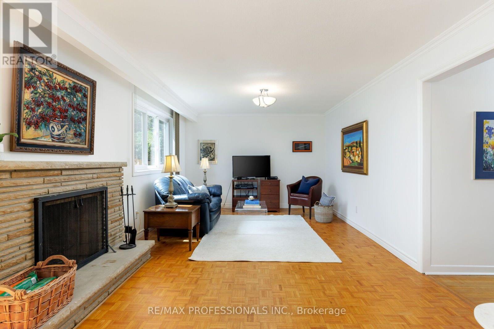 36 THICKET ROAD - 30