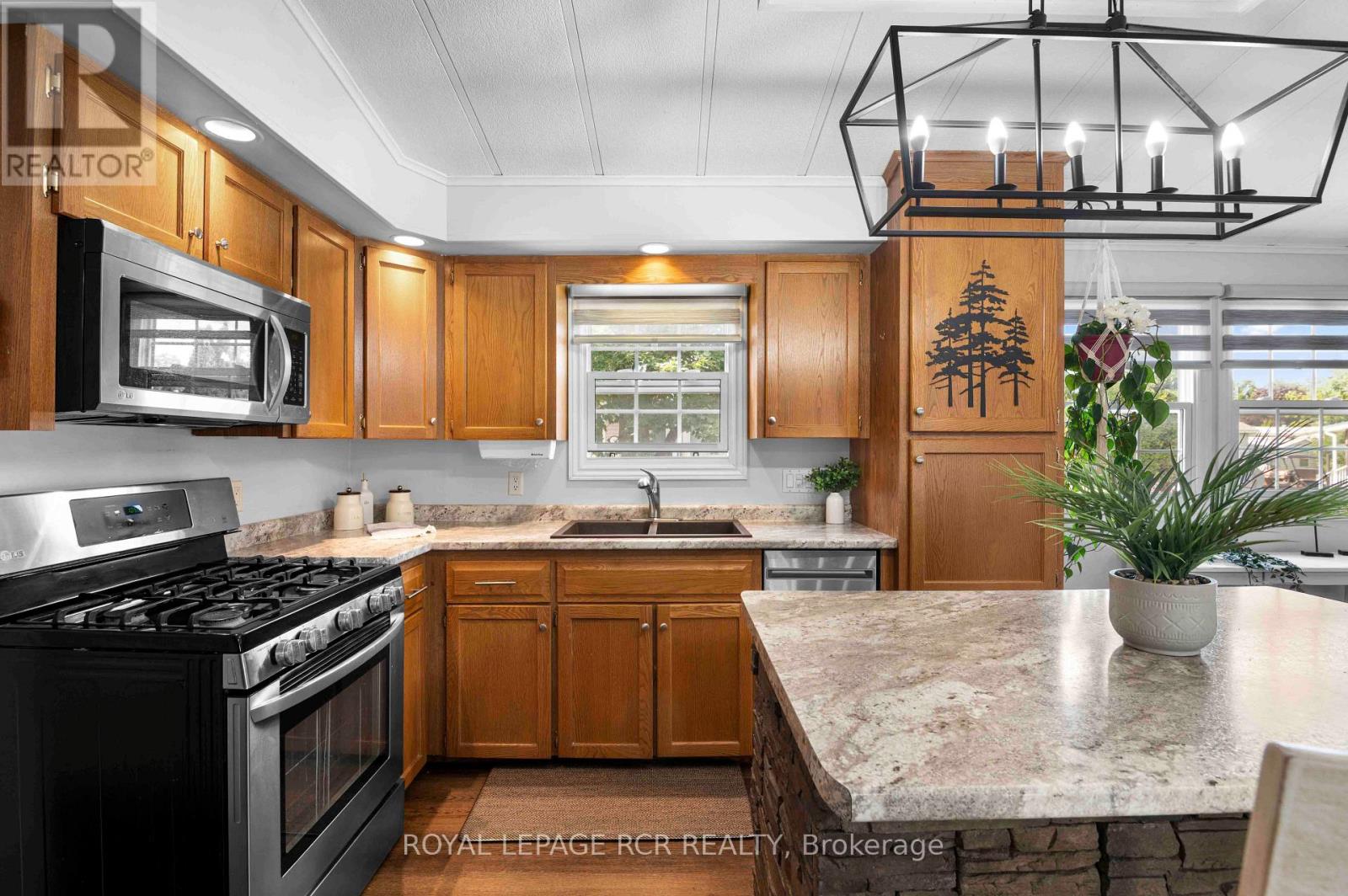 465 SPRUCE STREET - Image 20