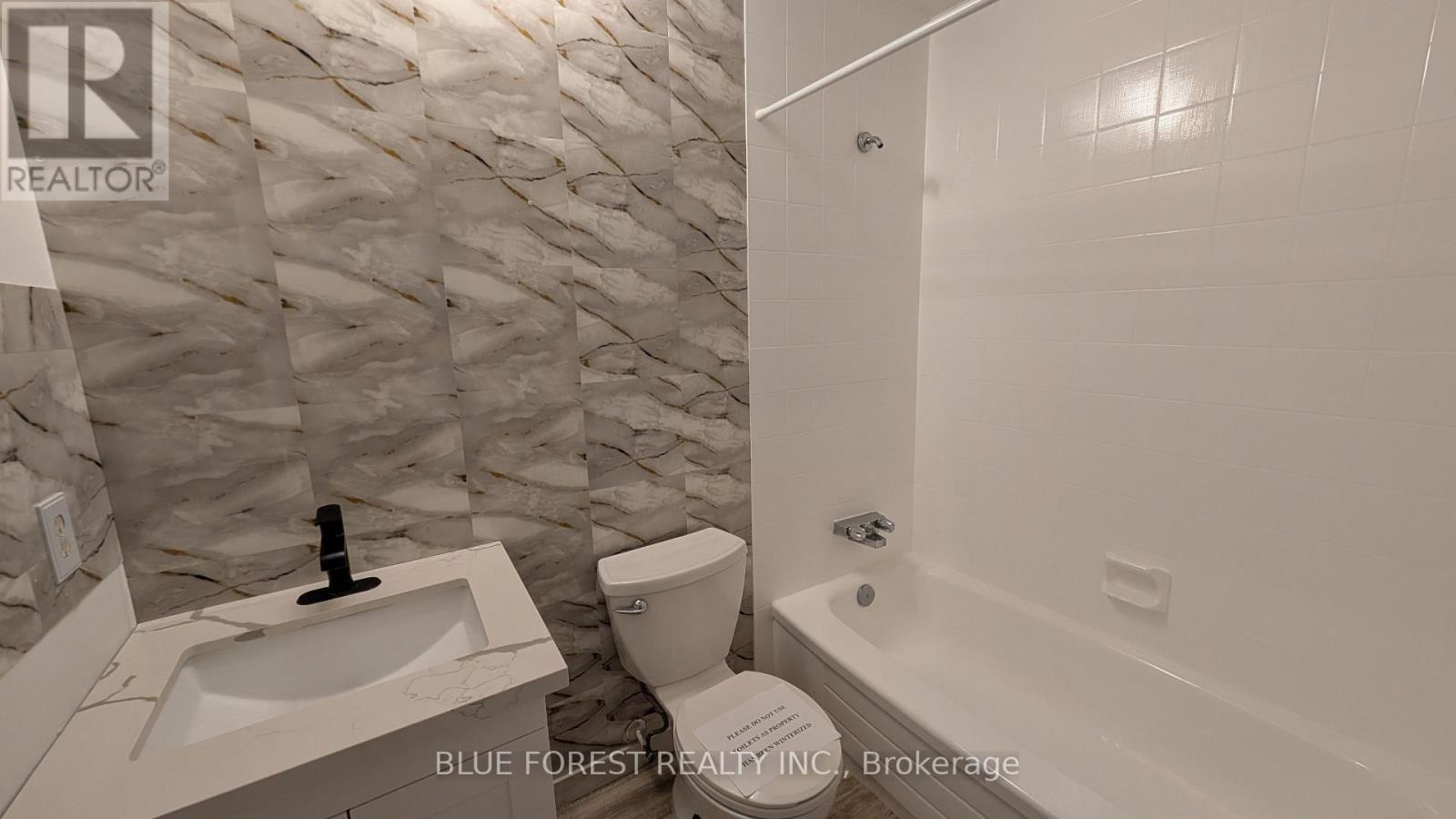 #212 600 GRENFELL DRIVE - 17