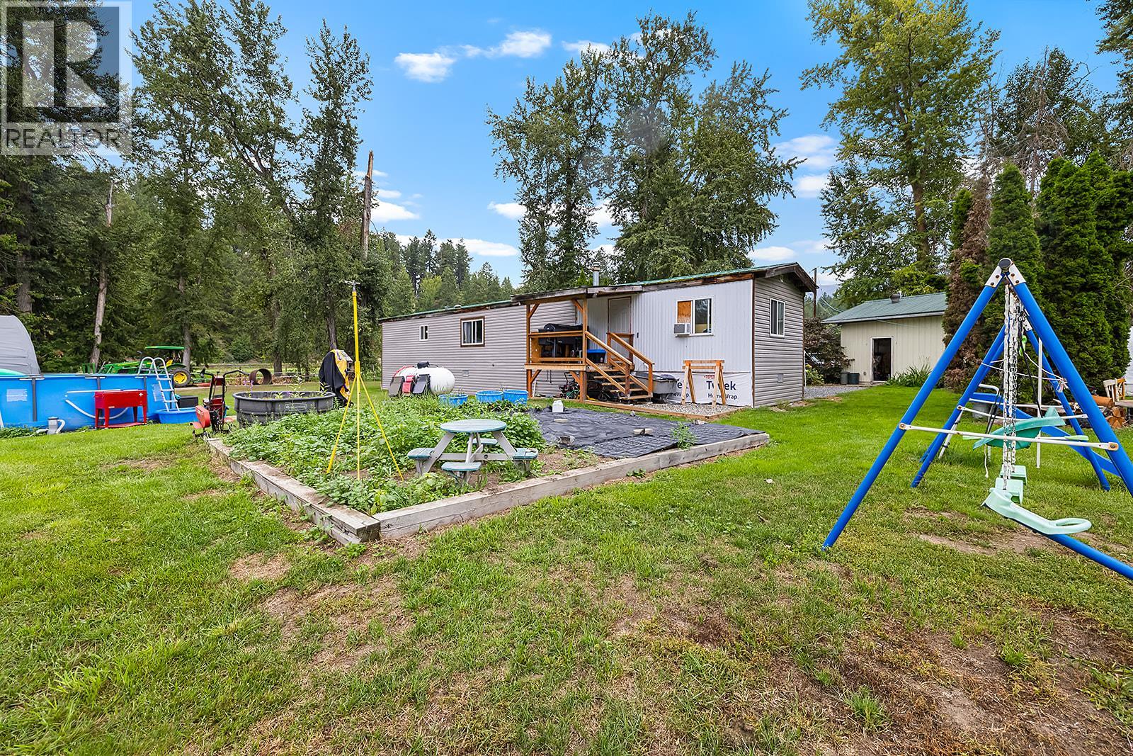 1077 Goat River South Road, Creston