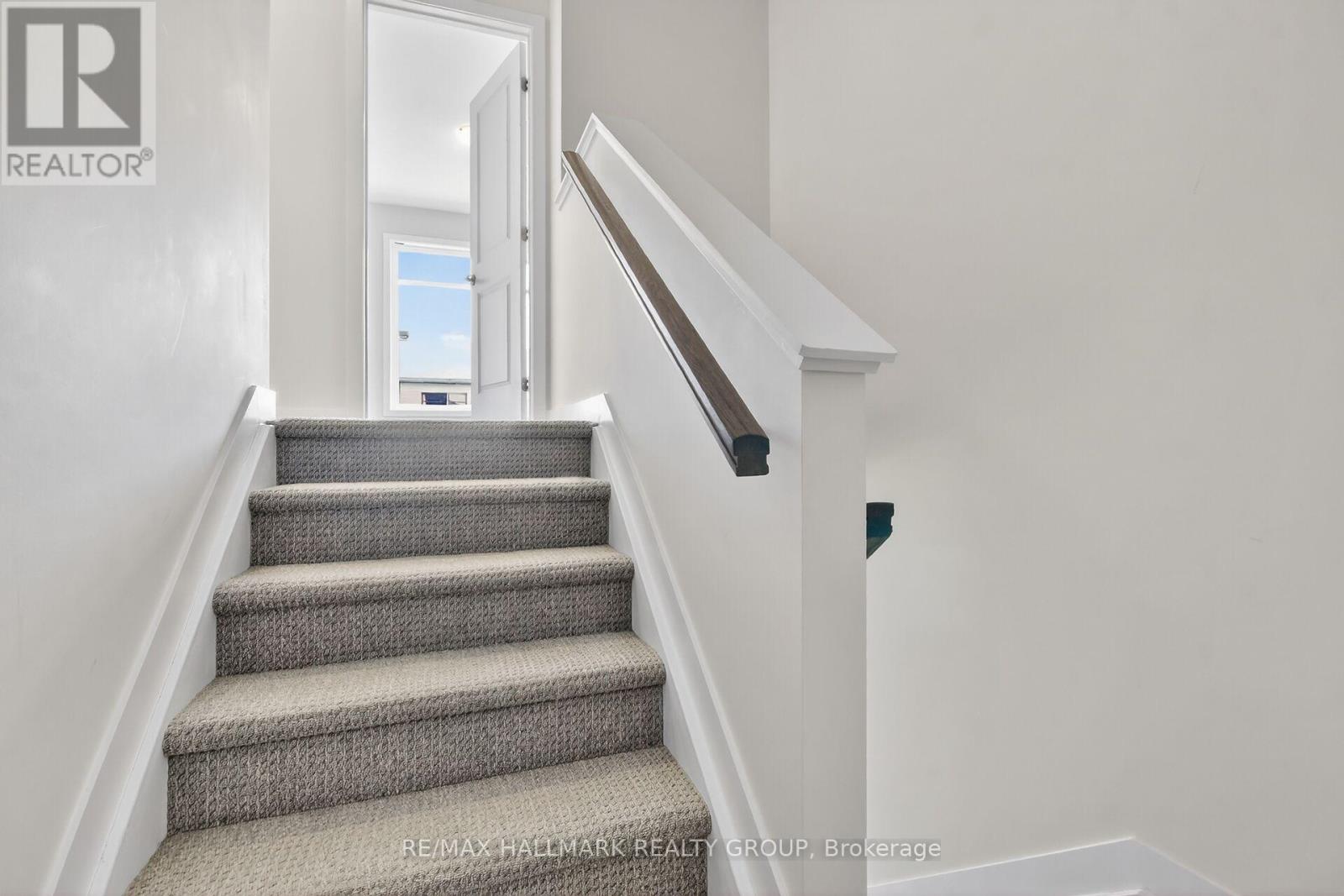 402 JEWELWING PRIVATE - Image 23