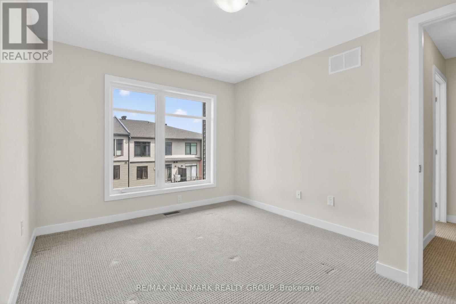 402 JEWELWING PRIVATE - Image 24