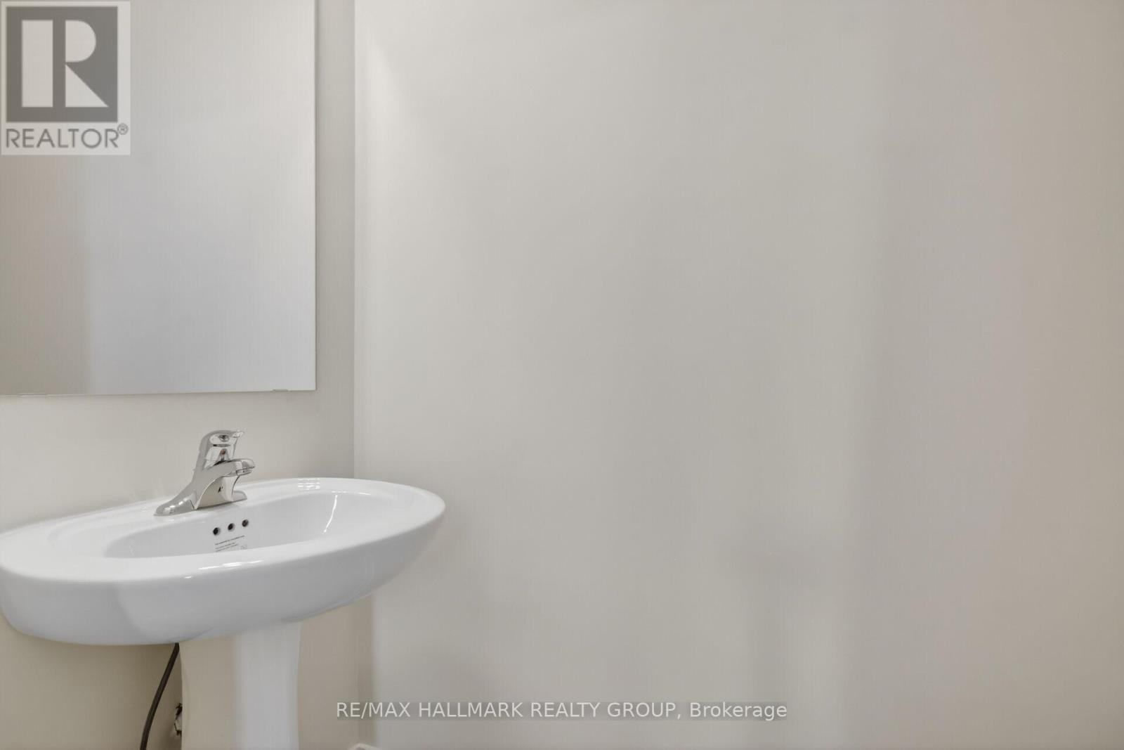 402 JEWELWING PRIVATE - Image 38