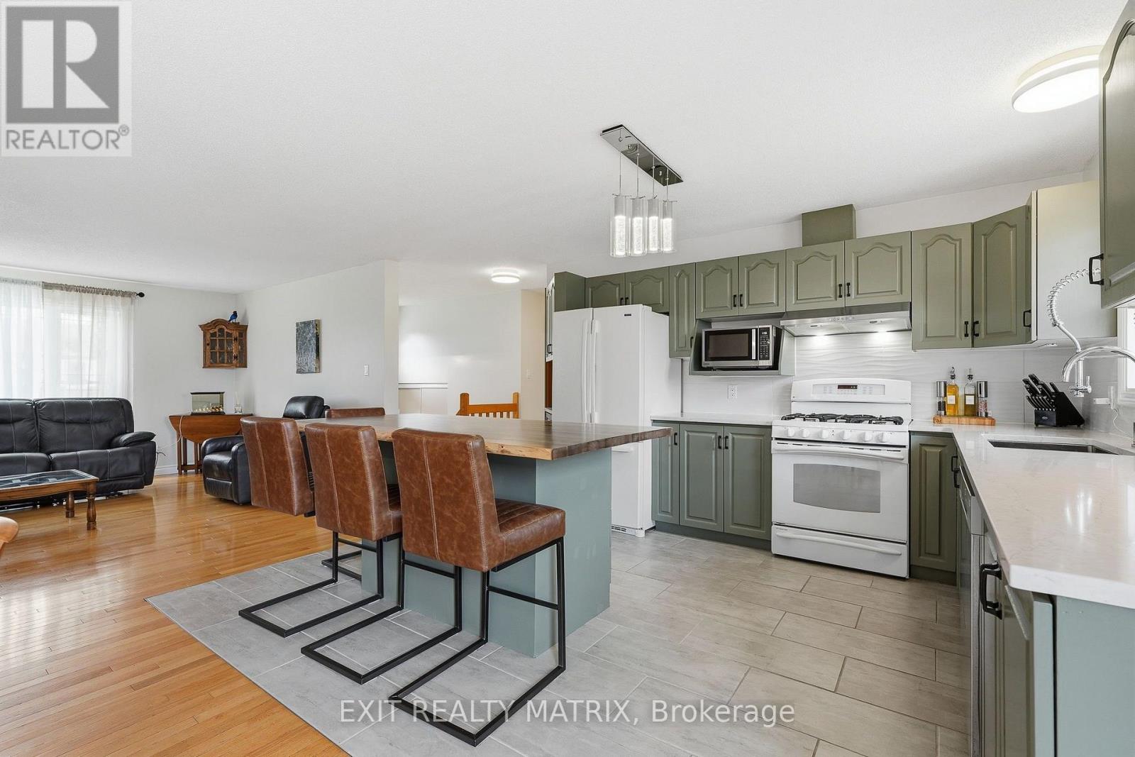 56 ISABELLE STREET - 13