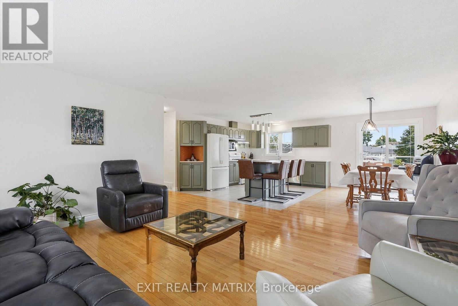 56 ISABELLE STREET - Image 8