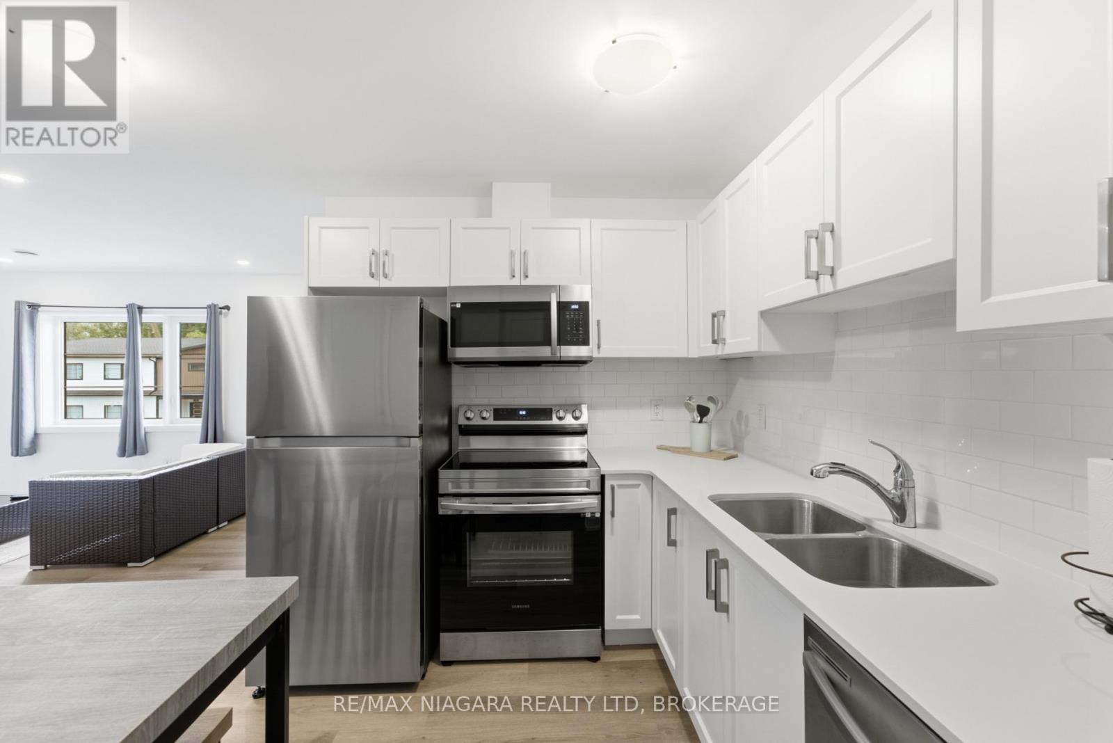 4263 Fourth Avenue — photo 10