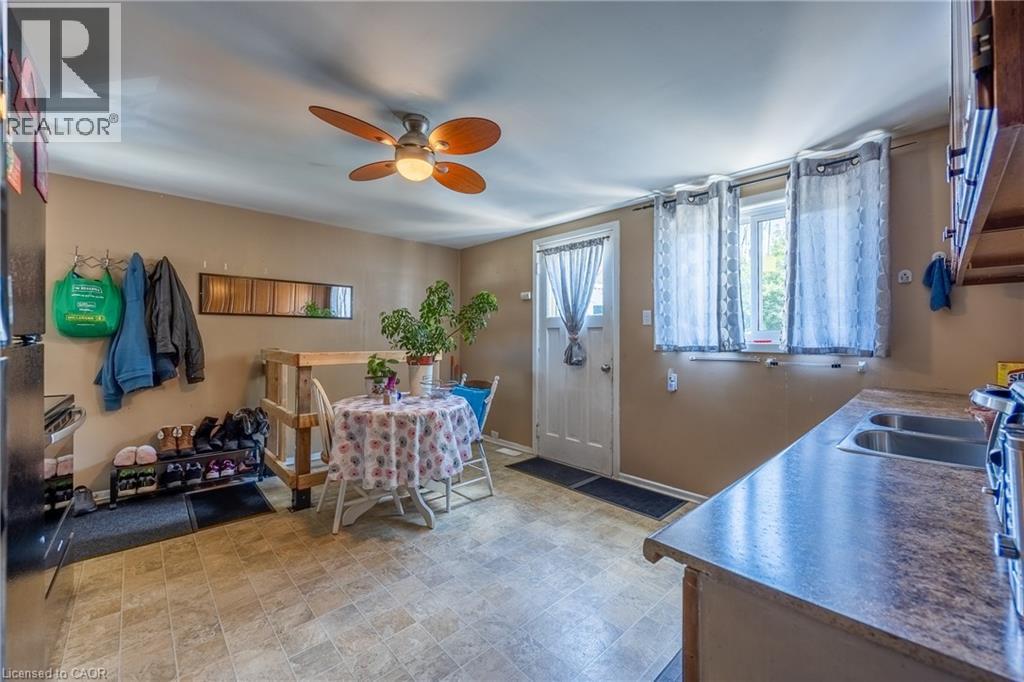 302 SIMCOE Street - 4