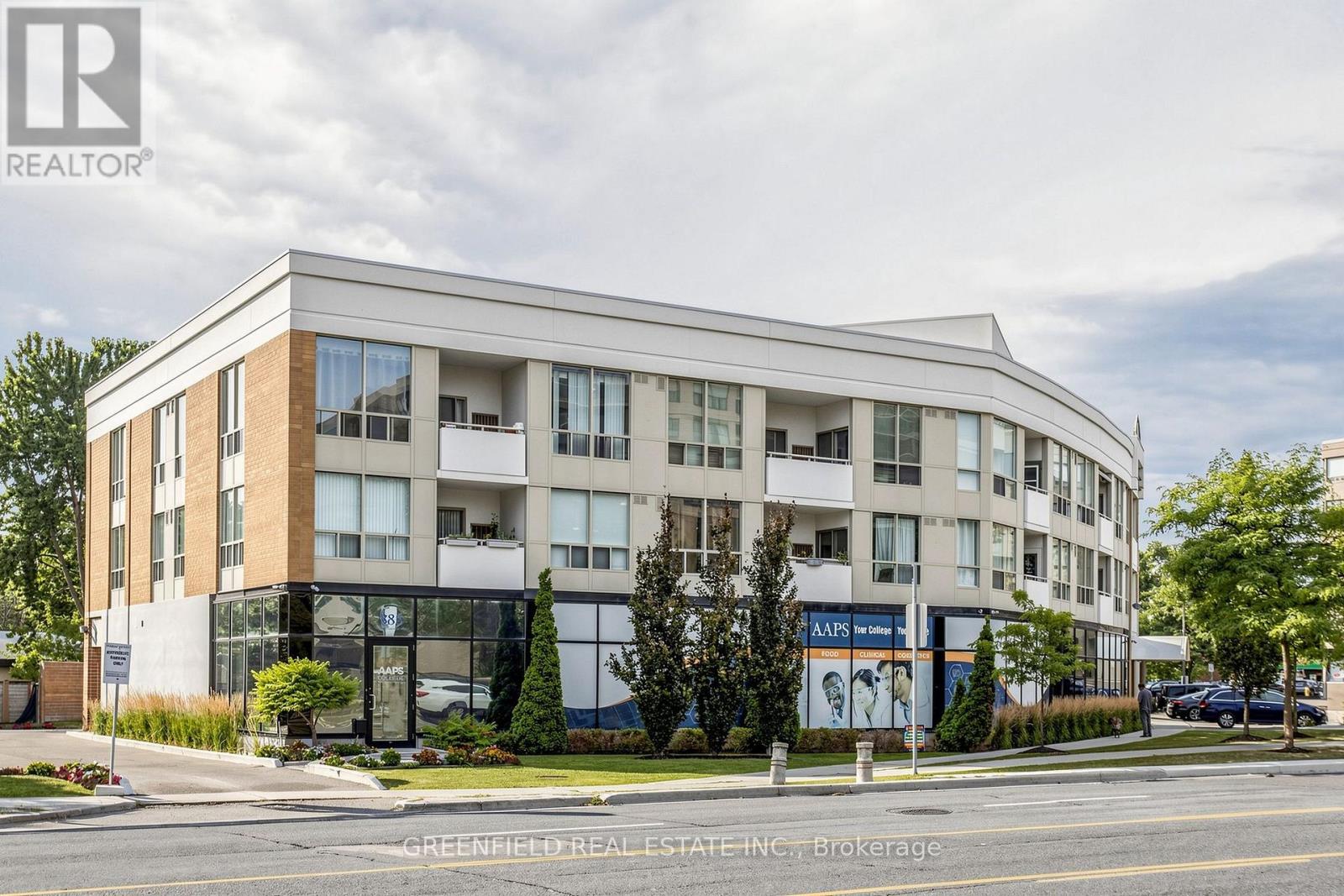 Photo of 897 Sheppard Avenue
