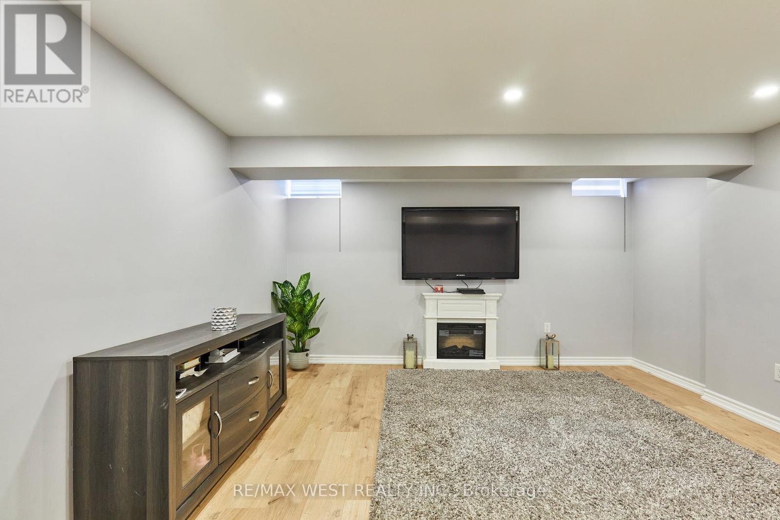 67 KENILWORTH CRESCENT - 19