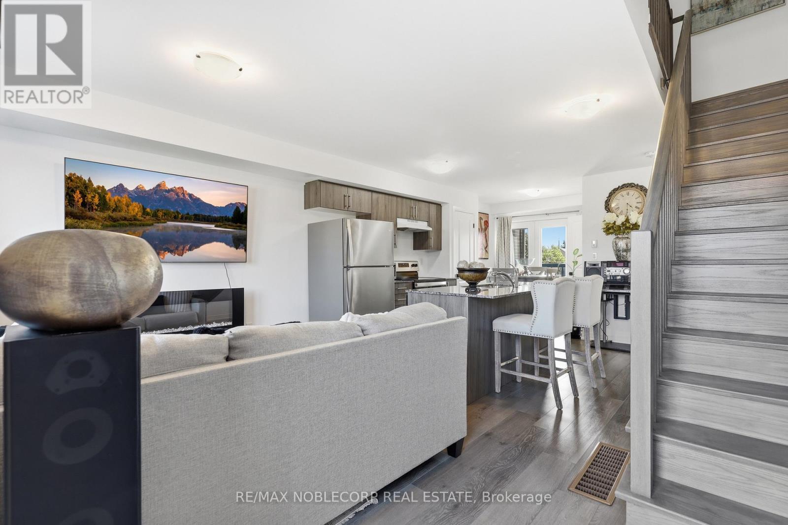 51 FAIRLANE AVENUE - 13